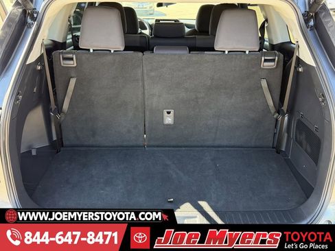 Used 2025 Toyota Highlander LE image 30