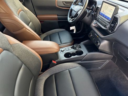 Used 2024 Ford Bronco Sport Outer Banks w/ Tech Package image 18