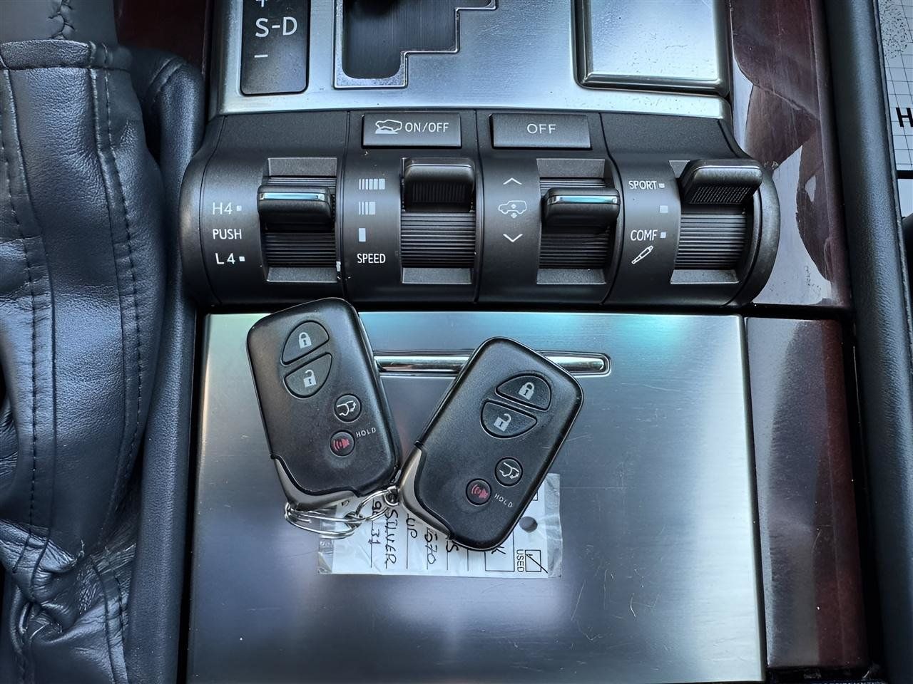 Used 2011 Lexus LX 570 4WD w/ Luxury Pkg image 29
