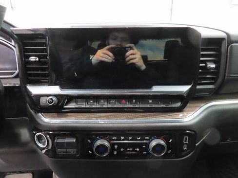 Used 2025 Chevrolet Silverado 1500 LT image 43