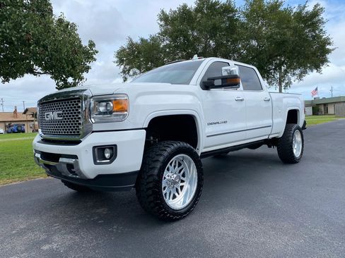Used 2015 GMC Sierra 2500 Denali w/ Duramax Plus Package AWD/4WD image 2