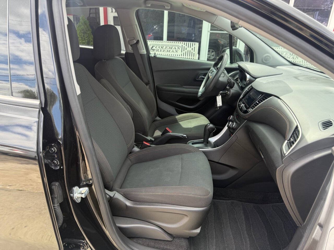 Used 2022 Chevrolet Trax LS w/ Tint and Cruise Package AWD/4WD image 7