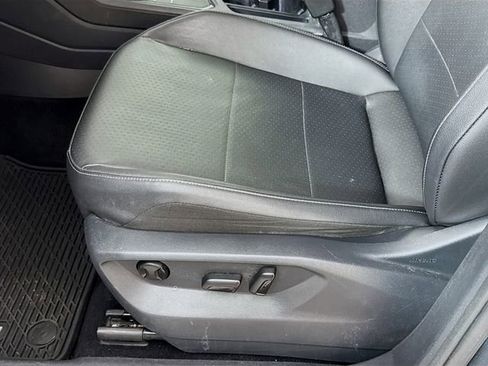 Used 2020 Volkswagen Tiguan SE FWD image 30