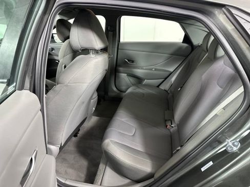 Used 2025 Hyundai Elantra SE w/ Cargo Package image 25