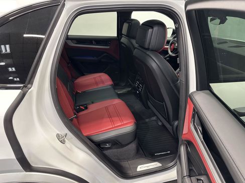 Used 2025 Porsche Cayenne S AWD/4WD image 42