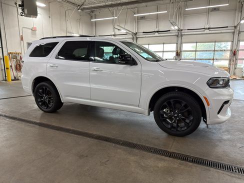 Used 2025 Dodge Durango GT AWD/4WD image 4