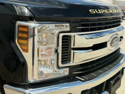 Used 2019 Ford F250 XLT w/ XLT Premium Package image 6