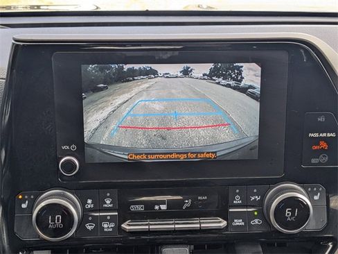 Used 2023 Toyota Highlander XLE image 33