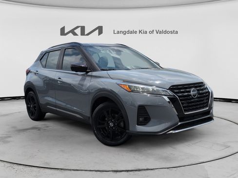 Used 2021 Nissan Kicks SR w/ SR Premium Package FWD image 1