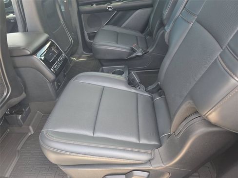 Used 2025 Lincoln Aviator 2WD image 12