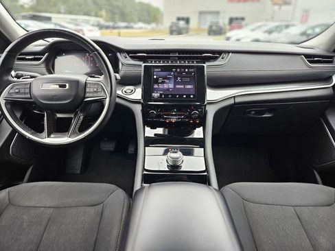 Used 2022 Jeep Grand Cherokee L Laredo w/ Luxury Tech Group I image 15