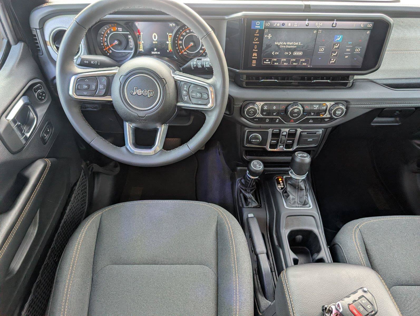 Used 2025 Jeep Wrangler Unlimited Sahara AWD/4WD image 30