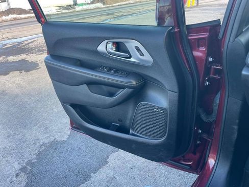 Used 2019 Chrysler Pacifica Limited w/ Advanced Safetytec Group FWD image 26