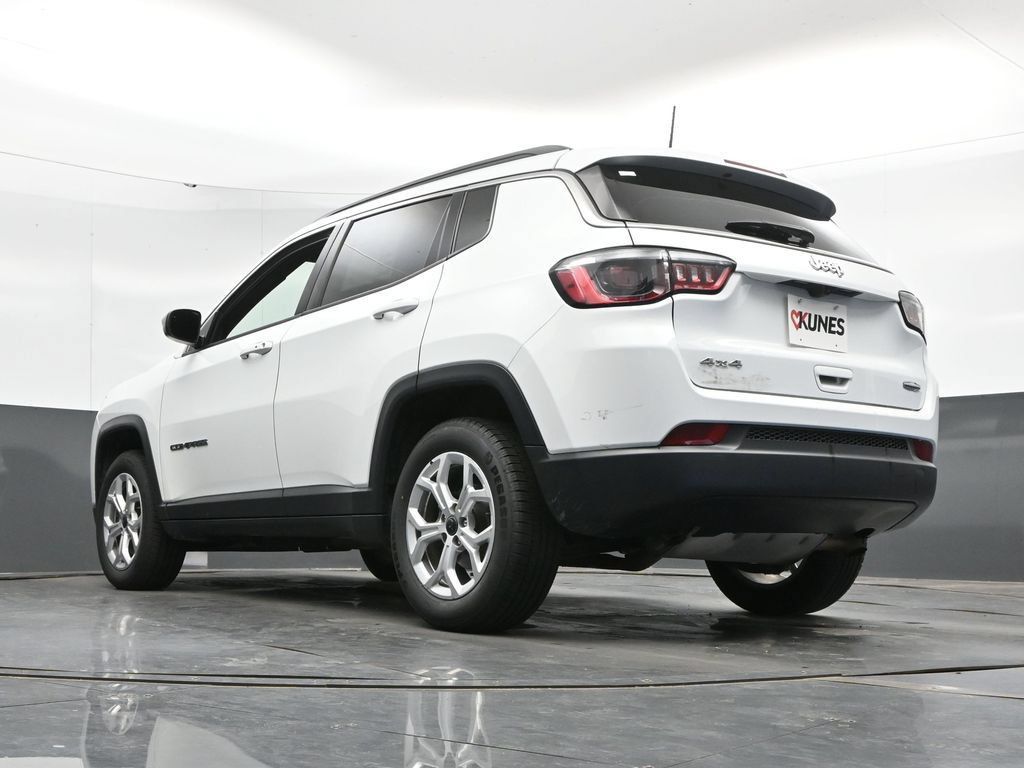Used 2025 Jeep Compass Latitude AWD/4WD image 42
