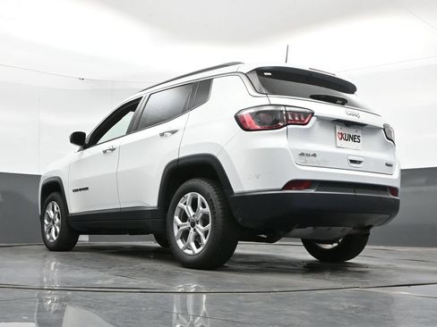 Used 2025 Jeep Compass Latitude AWD/4WD image 42