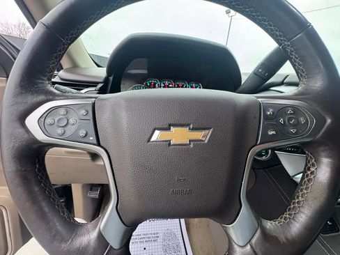 Used 2015 Chevrolet Suburban LT image 19