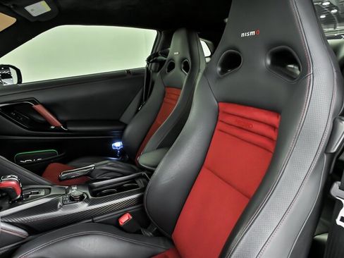 Used 2020 Nissan GT-R NISMO AWD/4WD image 19