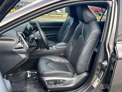 Used 2023 Toyota Camry XSE FWD image 8