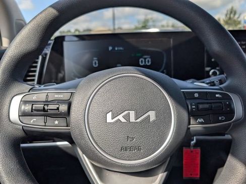 Used 2025 Kia Sportage LX FWD image 19
