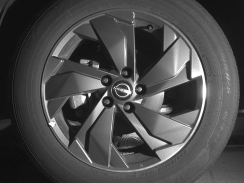 Used 2025 Nissan Rogue SV image 12