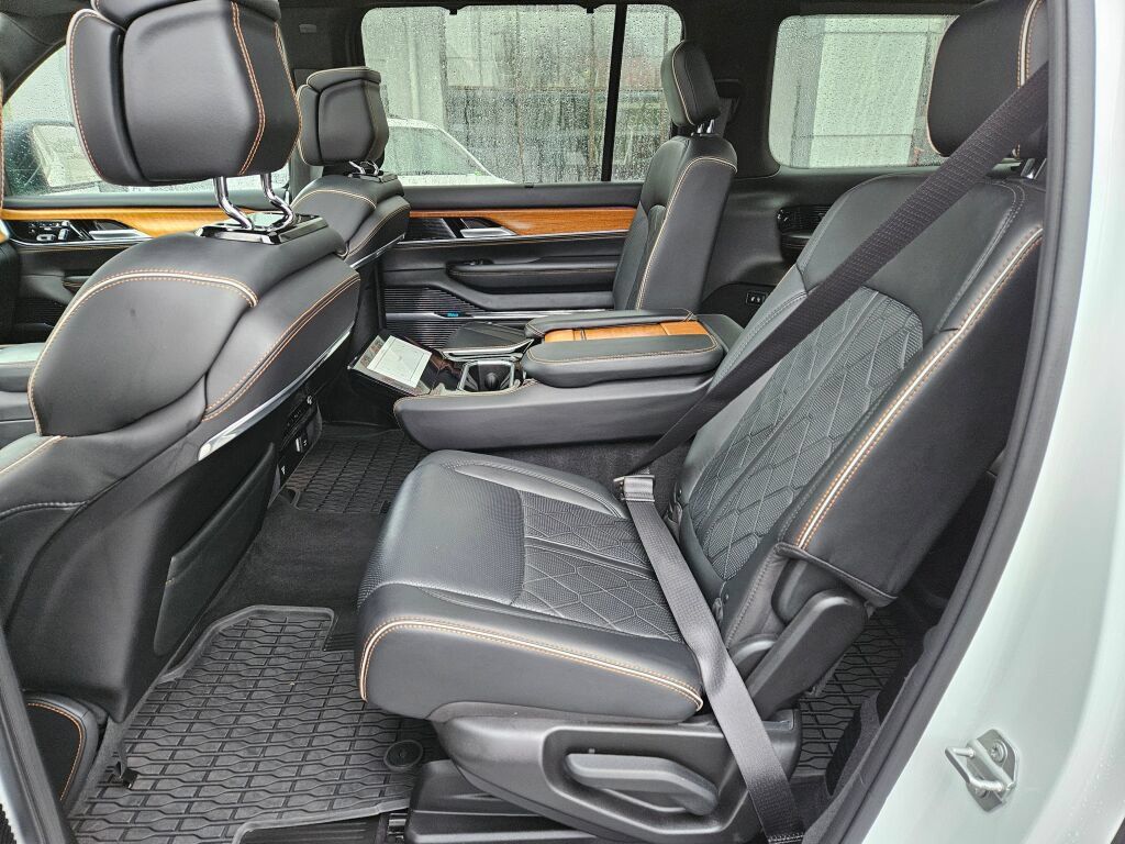 Used 2024 Jeep Grand Wagoneer L Series III AWD/4WD image 13