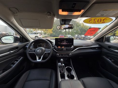 Certified 2025 Nissan Altima 2.5 SR w/ SR Premium Package FWD image 26