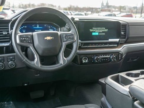Used 2023 Chevrolet Silverado 1500 LT AWD/4WD image 12