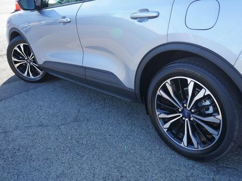 Used 2022 Ford Escape SE w/ SE Sport Appearance Package FWD image 6