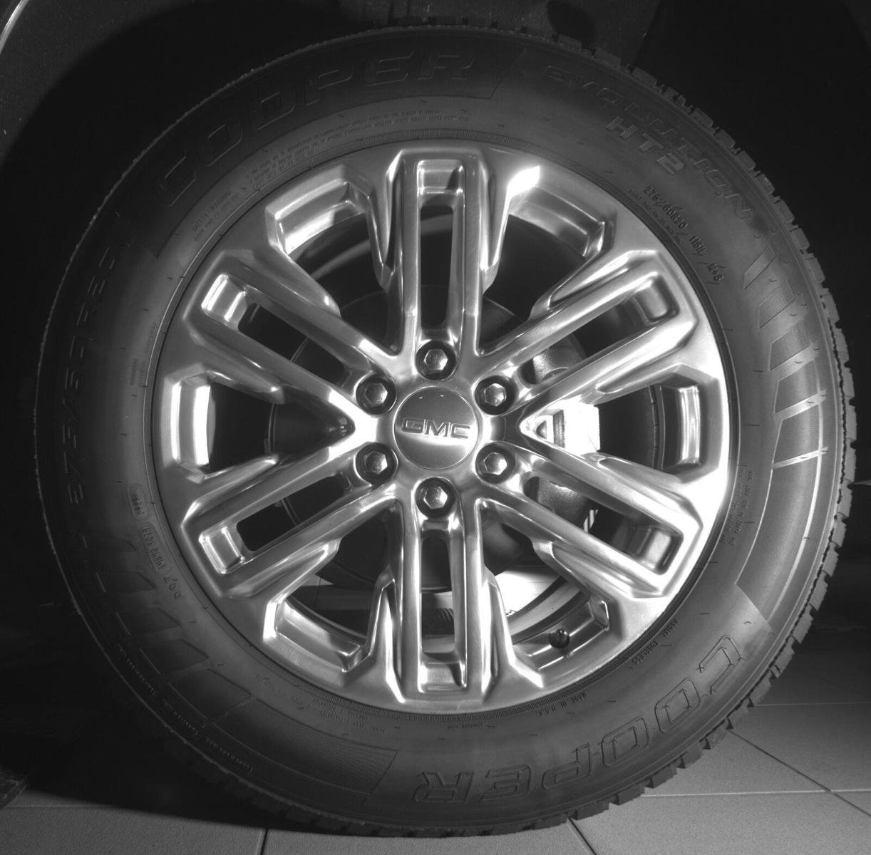 Used 2023 GMC Yukon SLT RWD image 9