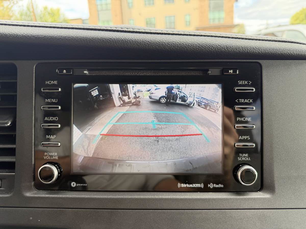 Used 2018 Toyota Sienna XLE Premium FWD image 19