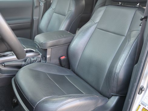 Used 2022 Toyota Tacoma TRD Off-Road w/ TRD Premium Off Road Package image 16