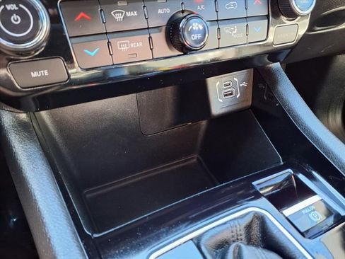 Used 2023 Jeep Compass Limited image 8