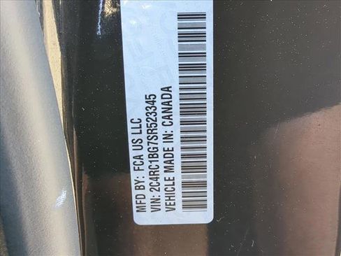 Used 2025 Chrysler Pacifica Select image 24