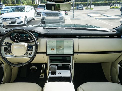 Certified 2025 Land Rover Range Rover SE image 14