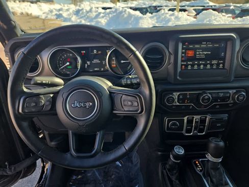 Used 2023 Jeep Wrangler Unlimited w/ Cold Weather Group image 12