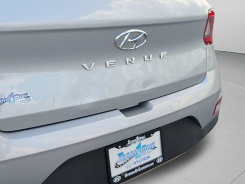 Used 2022 Hyundai Venue SEL FWD image 15
