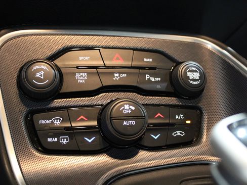 Used 2016 Dodge Challenger SXT Plus image 30