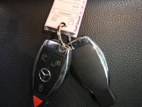 Used 2019 Mercedes-Benz GLA 250 4MATIC image 38