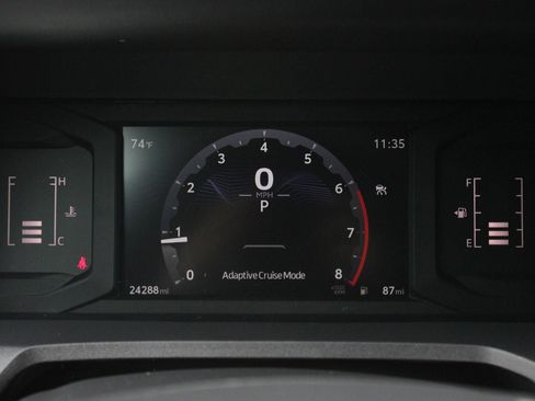 Used 2025 Toyota Tacoma SR5 AWD/4WD image 31