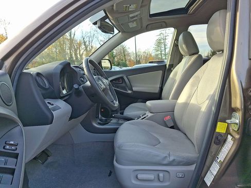 Used 2011 Toyota RAV4 Limited image 13