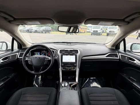 Used 2019 Ford Fusion SE FWD image 21
