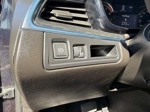 Used 2021 Cadillac XT5 Premium Luxury w/ LPO, Floor Liner Package image 20