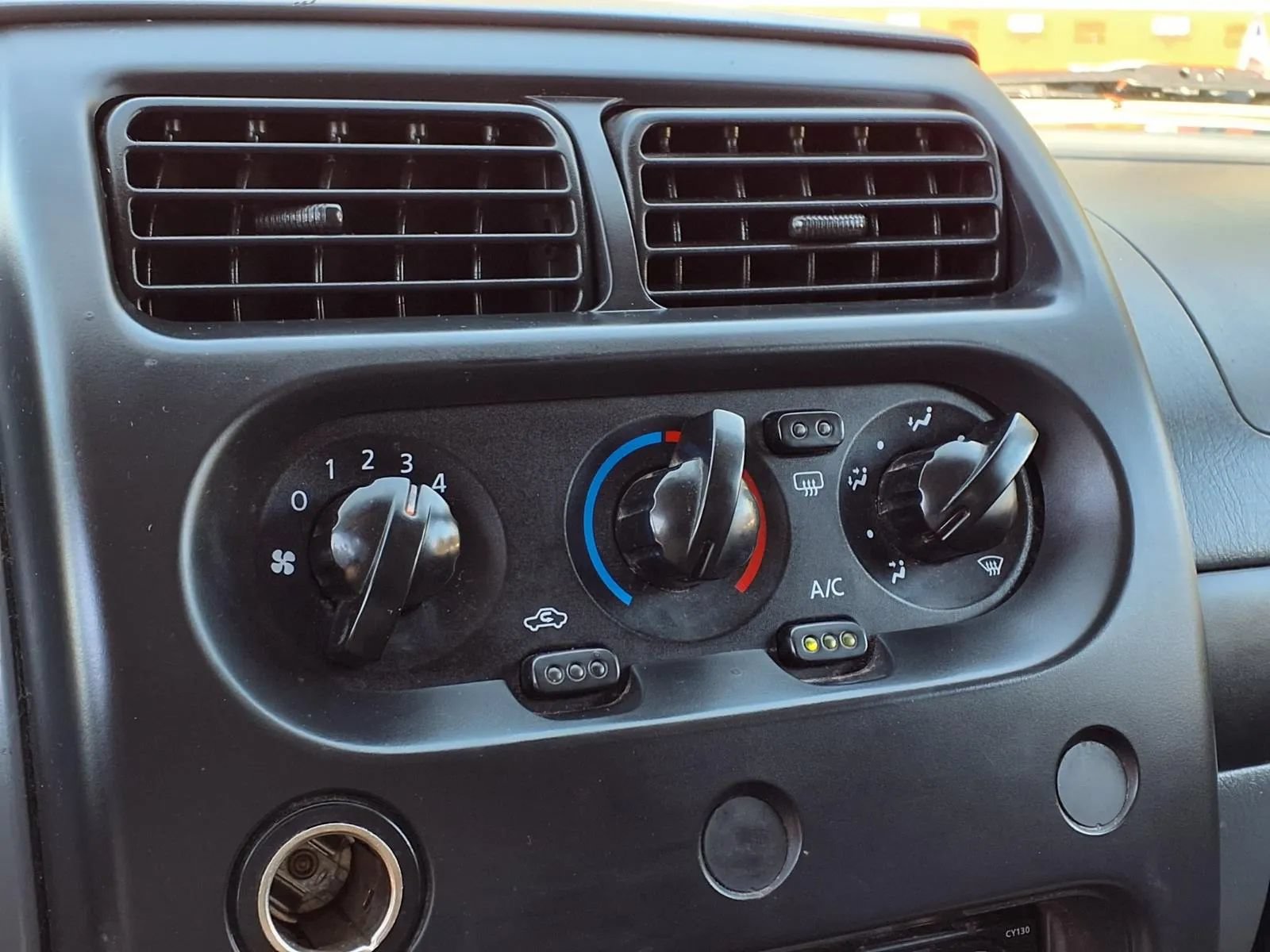 Used 2002 Nissan Xterra XE RWD image 7