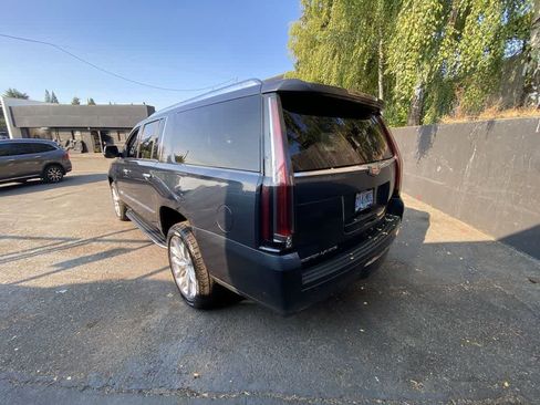 Used 2020 Cadillac Escalade ESV Premium Luxury AWD/4WD image 4