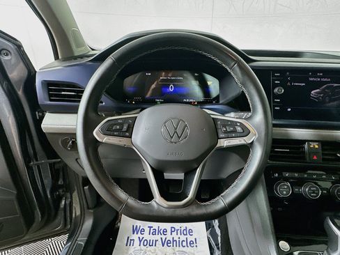 Used 2024 Volkswagen Taos SE FWD image 11