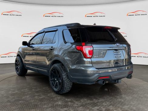 Used 2018 Ford Explorer XLT w/ Equipment Group 202A image 6