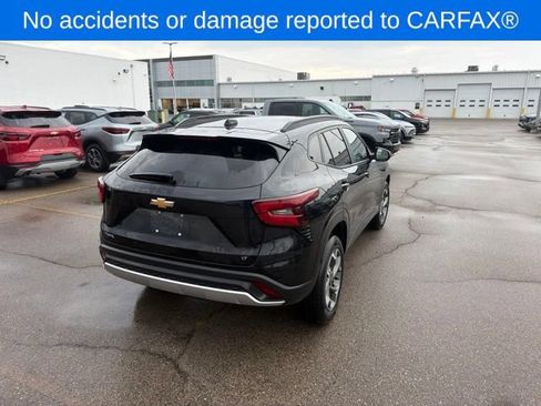 Used 2025 Chevrolet Trax LT FWD image 12