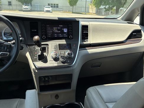 Used 2019 Toyota Sienna XLE w/ XLE Navigation Package AWD/4WD image 6
