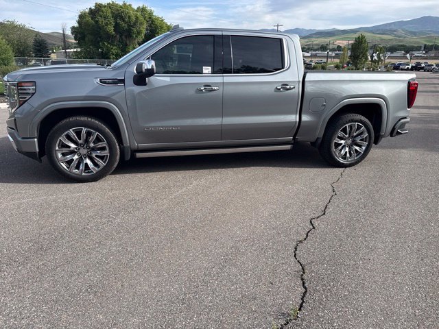 Used 2024 GMC Sierra 1500 Denali w/ Denali Reserve Package AWD/4WD image 3