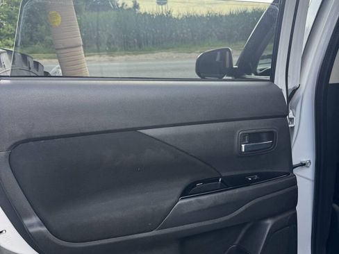 Used 2016 Mitsubishi Outlander ES FWD image 17